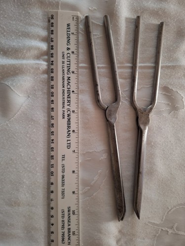 Two pairs curling tongs - two,